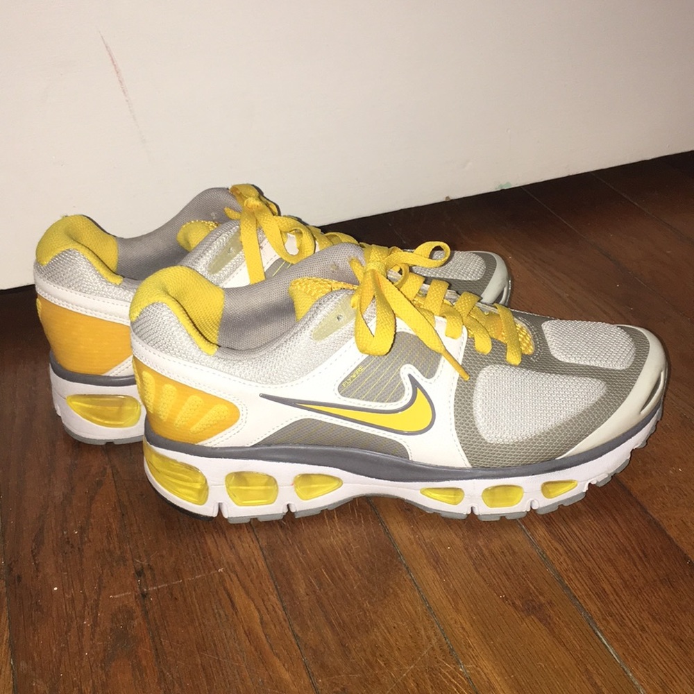 Nike Live Strong Tennis Shoes